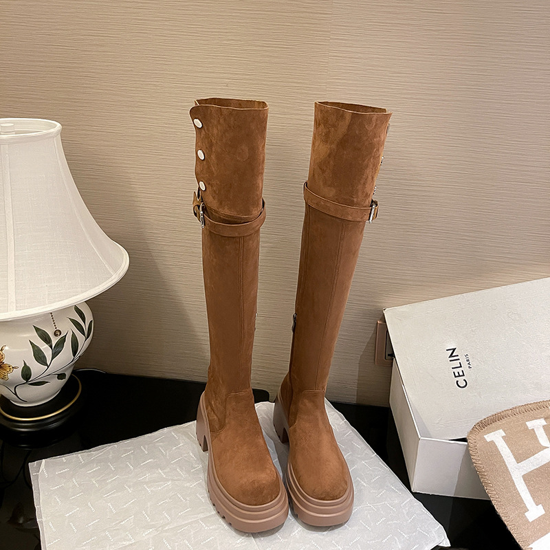 レトロな西部の靴の女性の冬のベルベットの膝のブーツの茶色のブーツの雪のブーツの騎士のブーツのギャルの長い筒