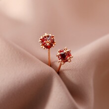 新款孔明锁红锆石耳钉女轻奢爆款小众设计耳环高级感耳骨耳饰批发