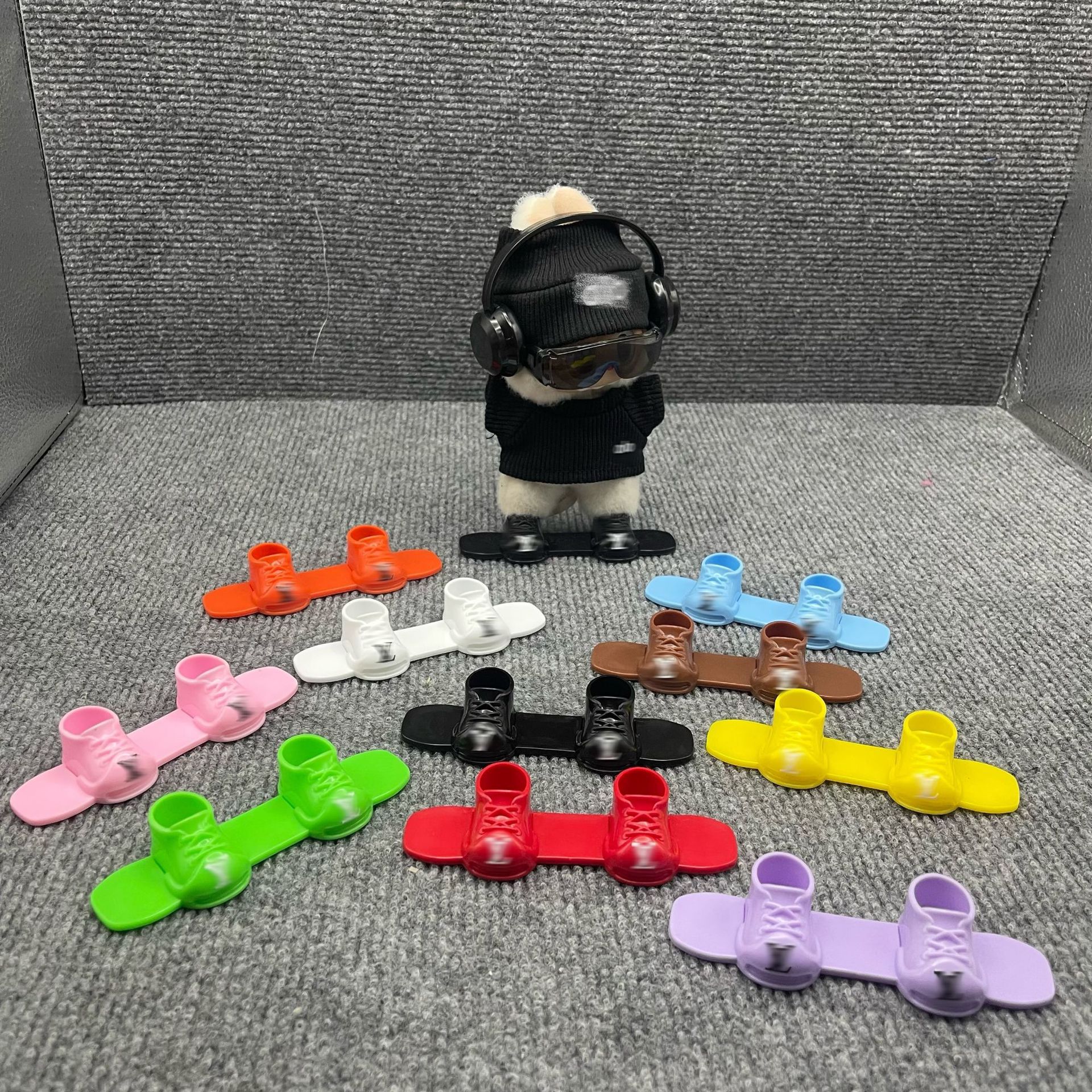 Popular Foreign Trade Labubu Snowboard 17cm Set Labubu Shoes Snowboard Glasses Headphones with DIY Wholesale