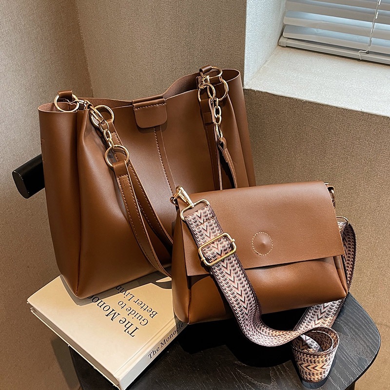 Nuevo bolso femenino 2023 nuevo estilo de gran capacidad moda estilo occidental bolso de madre textura viajero bolso de hombro retro image 3