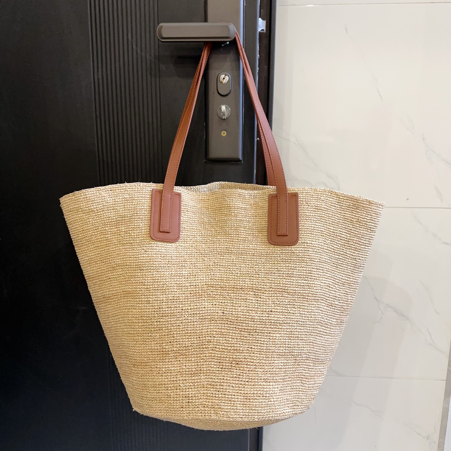 French Minimalist Genuine Leather Strap Raffia Woven Bag For Women, Large Capacity Shoulder Bag For Beach Vacation, Vintage Tote Bag - Thumbnail 2