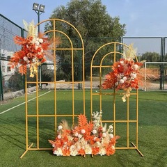 国境を越えた電気商は結婚式の祝典のために道具の窓の形の風船の花芸の背景の支柱のウェディングドレスの撮影の装飾を手配します。
