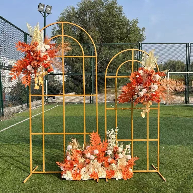 国境を越えた電気商は結婚式の祝典のために道具の窓の形の風船の花芸の背景の支柱のウェディングドレスの撮影の装飾を手配します。|undefined