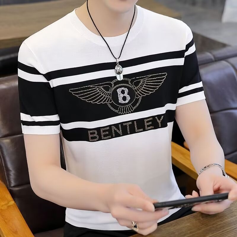 Knitted men's short sleeve T-shirt with a round collar