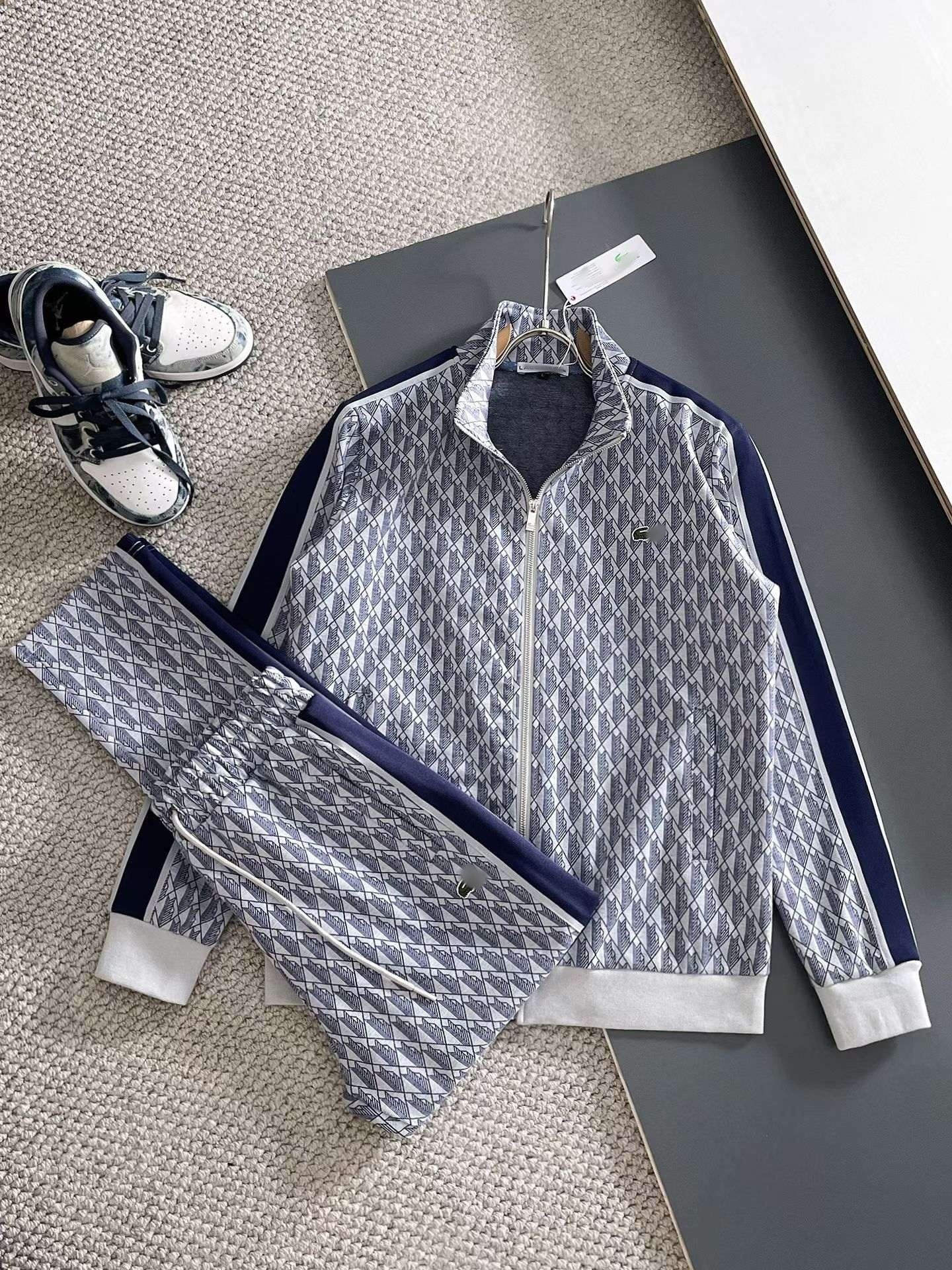 Slate gray / M