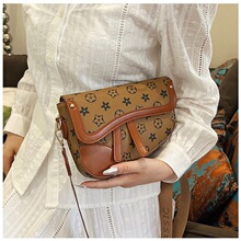 2025�¿С����ĸҸ�°���Ů�r�аٴ�б������䳱���R�����r��