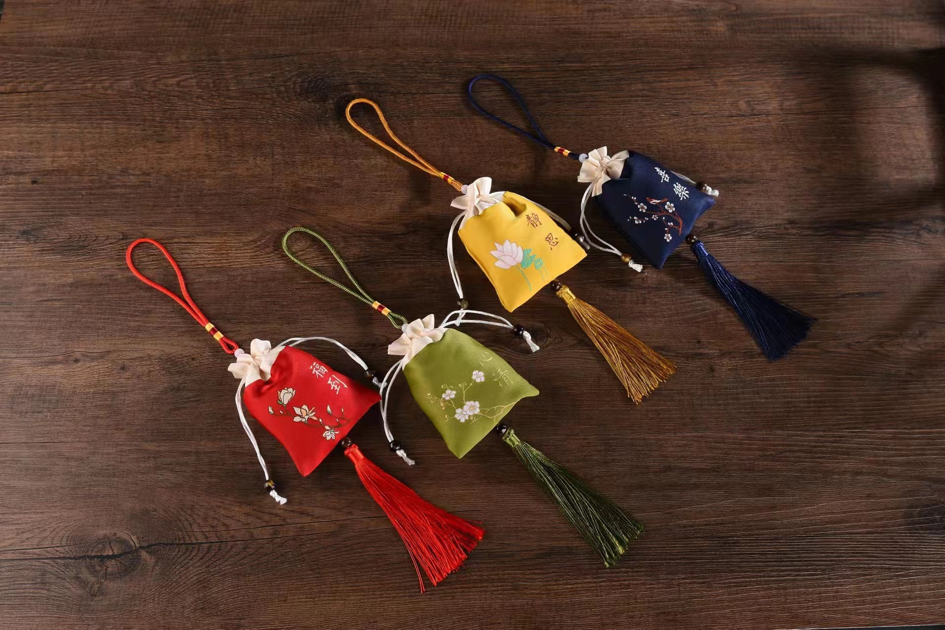Mugwort Sachet Ai Cao 艾草 Embroidered Herbal Pouch for Car Hanging and Dragon Boat Festival Gift in use