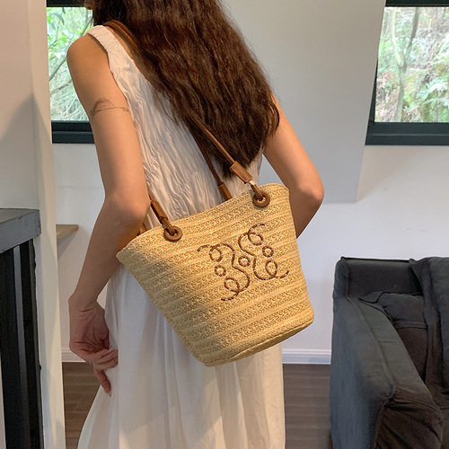 Women's Large Capacity Bag  New Style Woven Straw Bag Crossbody Bag Summer Beach Straw Bag Bucket Shoulder Bag