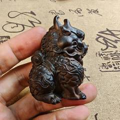 沉香木雕背书麒麟文玩手把件黄金檀麒麟车载桌面装饰工艺摆件
