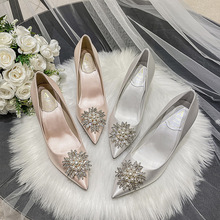 法式主婚紗婚鞋雪花珍珠扣白色高跟鞋緞面伴娘禮服單鞋大碼新娘鞋