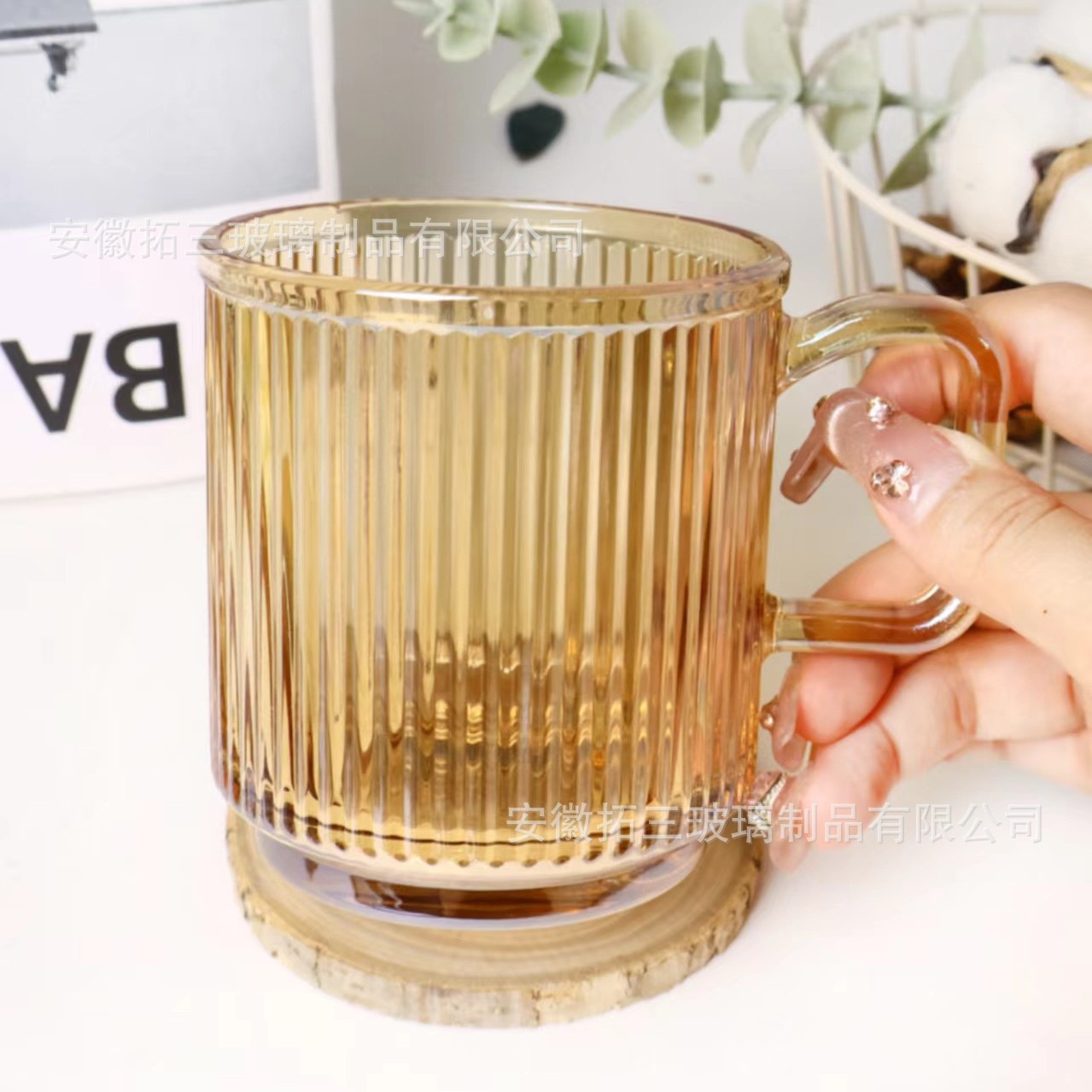 Taza única de ámbar vertical con asa