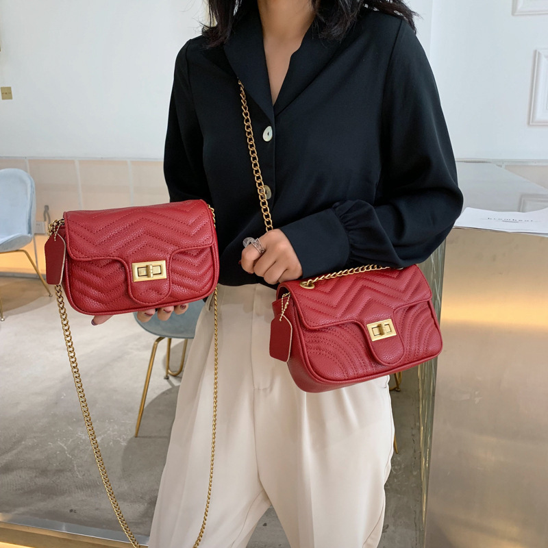 Textured small bags for women 2023 new bags Korean style fashion casual one-shoulder crossbody lock chain small square bag_voghion.com