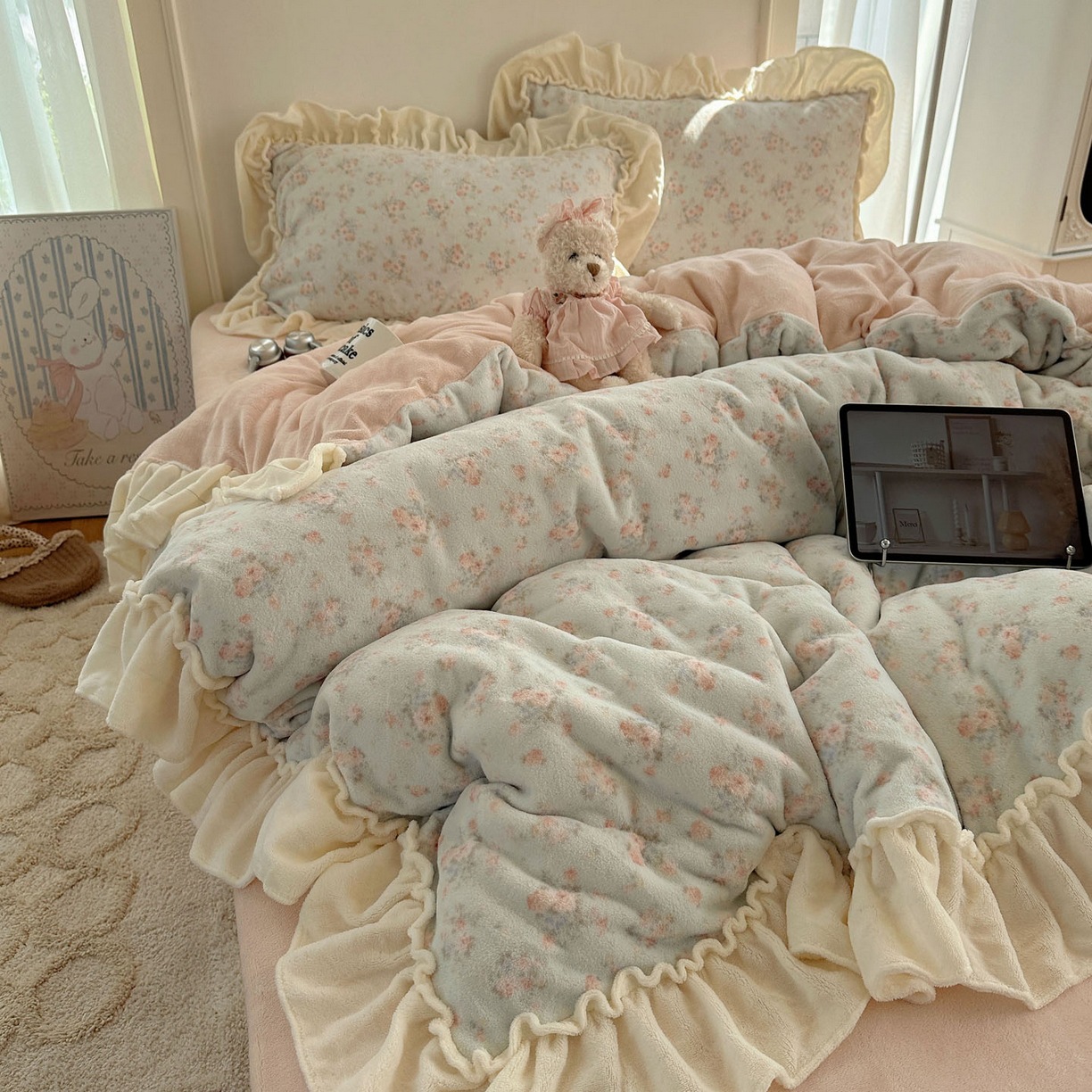 Cama de seda de leche coreana de clase A cuatro piezas en invierno engrosado pequeño encaje de flores trituradas bebé dormitorio de seda tres piezas 3