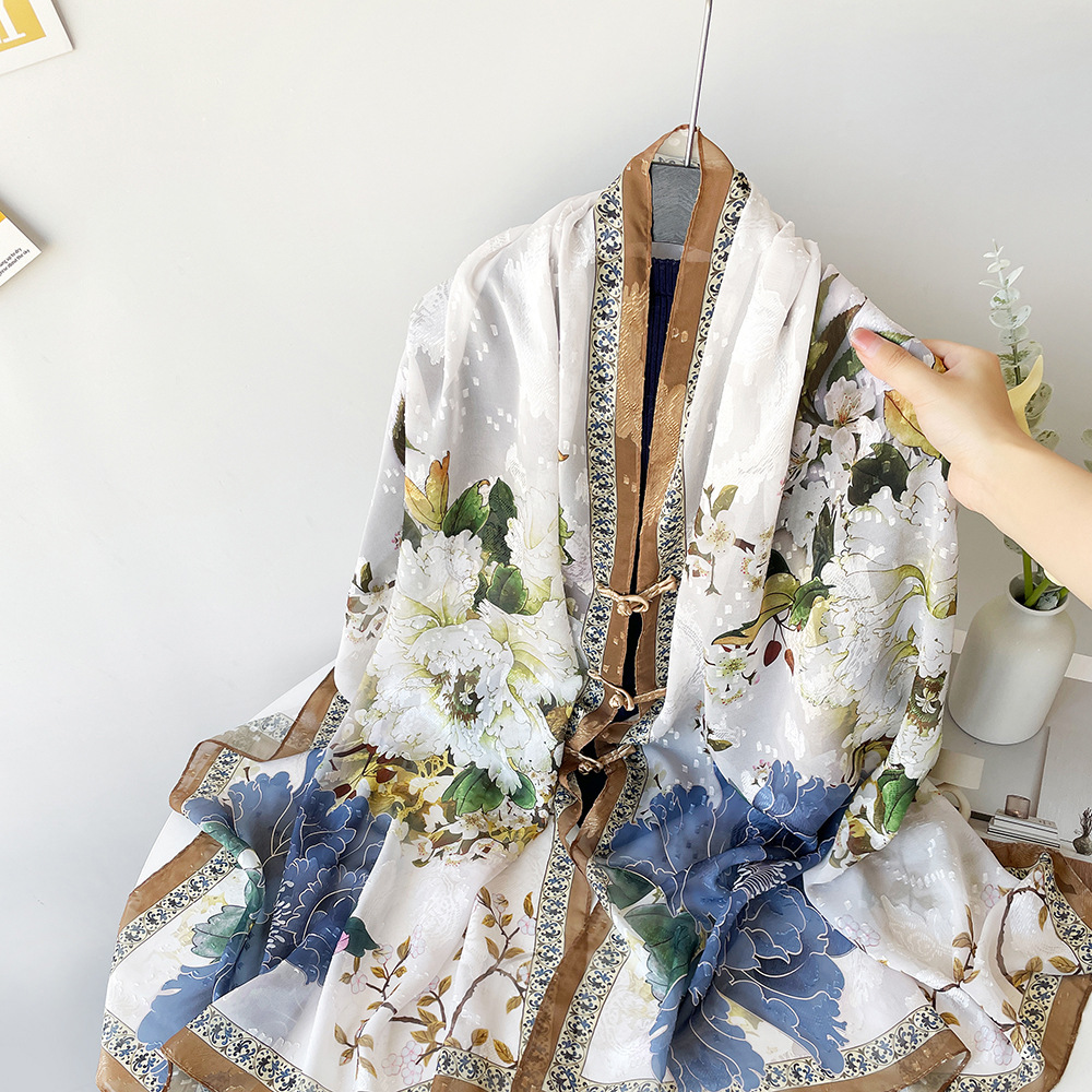 Neuer Sonnenschutz-Schal aus hohlem Seidenschal für Damen mit Pfingstrosen-Print in Gold_voghion.com