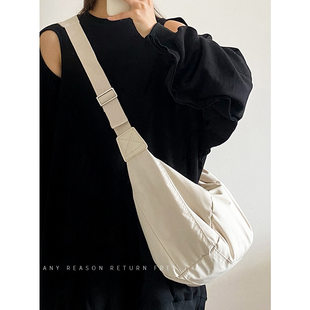 Shoulder bag, demi-season capacious one-shoulder bag with down