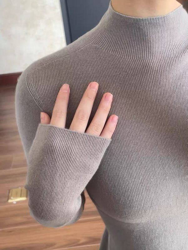 Gray 100% Wool Classy Half Turtleneck Knitwear for Women in Autumn and Winter Slim Fit Inner Layering Shirt Seamless One-Piece Knitwear Gray 100% Wool Classy Half Turtleneck Knitwear for Women in Autumn and Winter Slim Fit Inner Layering Shirt Seamless One-Piece Knitwear