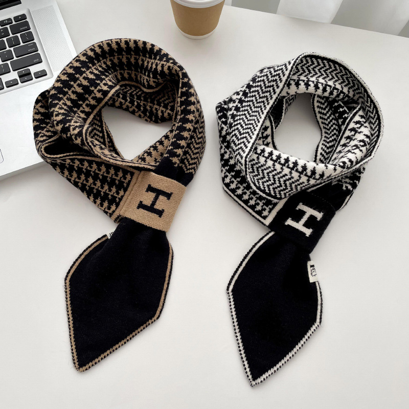 Houndstooth de punto pequeña bufanda de las mujeres de estilo coreano versátil perezoso cruz perforada cálido cuello decorativo protección bufanda pequeña bufanda