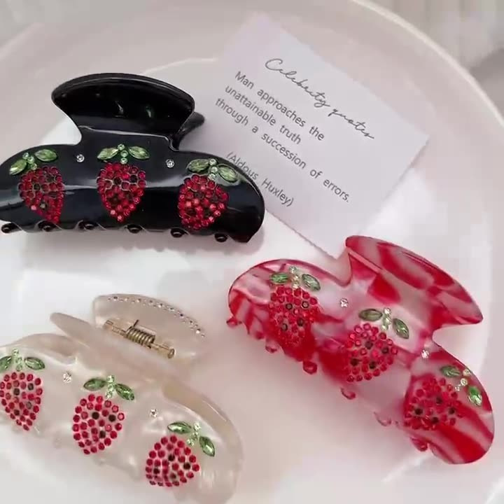 Haarklem aardbei met strass luxe acetaat shark clip_voghion.com