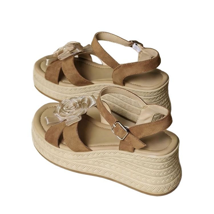 Sandalias de tacón de cama para mujeres 2026 verano nuevas sandalias casuales romanas con falda floral ligera zapatos de madre