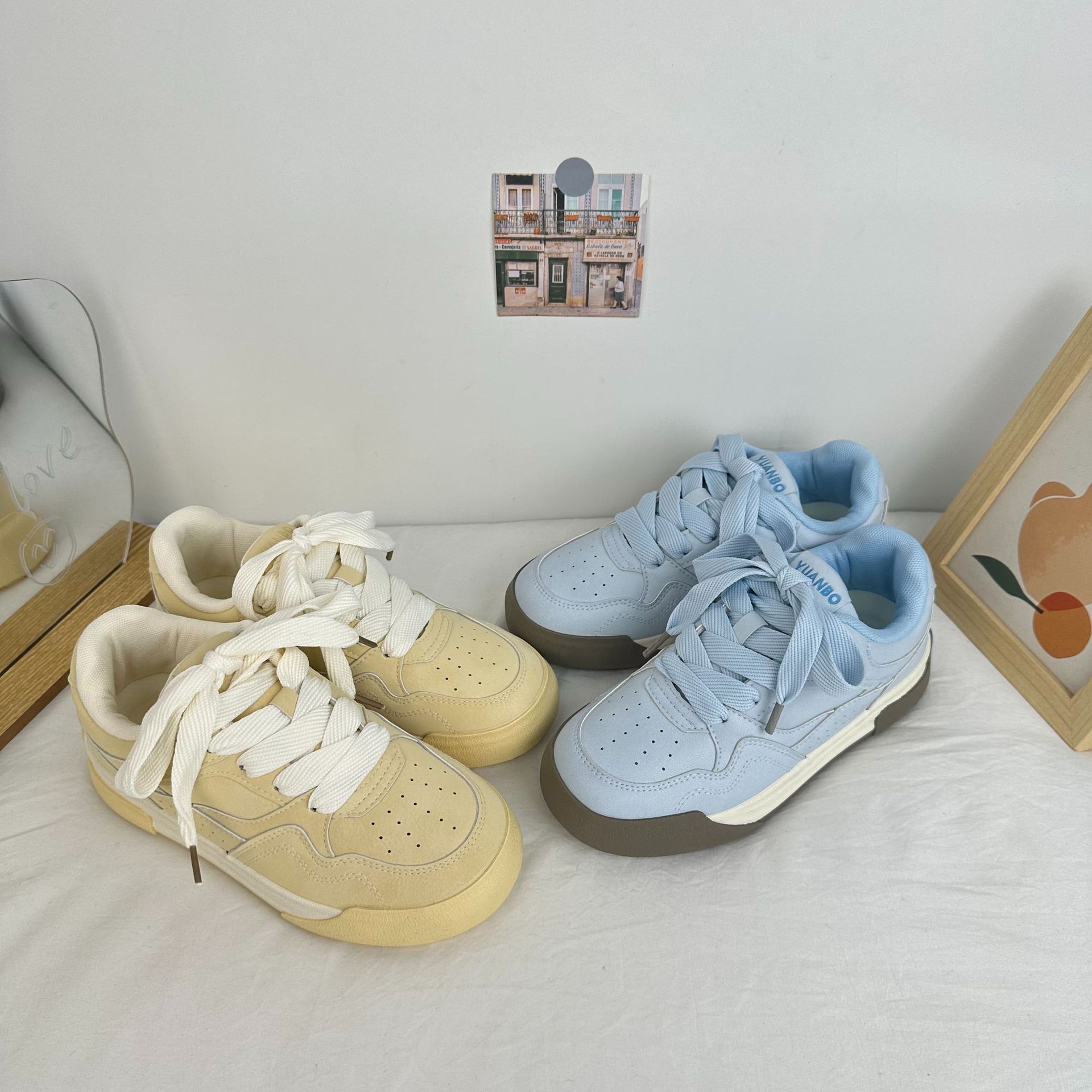 Zapatos de suela gruesa de ondas bajas de nicho femenino, zapatos de entrenamiento de estilo alemán, 2025 primavera nuevos zapatos de lona de fibra