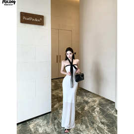 辣妹风白色挂脖抹胸连衣裙女夏季修身收腰无袖裙子显身材包臀长裙