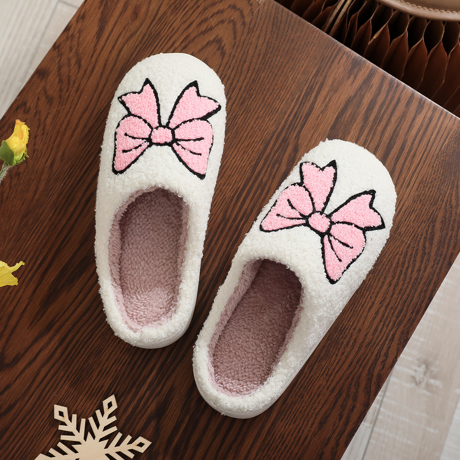 Creativo nuevo lindo arco rosa zapatillas de algodón para mujeres interior invierno zapatillas de peluche grande al por mayor