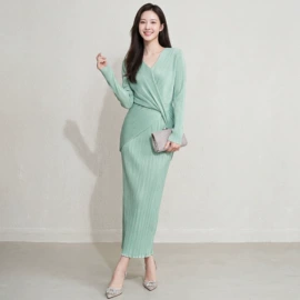 连衣裙;时尚休闲套装;女式T恤