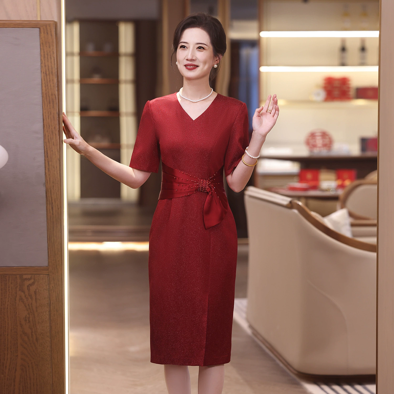 Весенне-осеннее свадебное платье-ципао средней длины для матери невесты, бордовое, элегантное и модное, скрывающее живот, подходит для свадебного наряду свекрови.