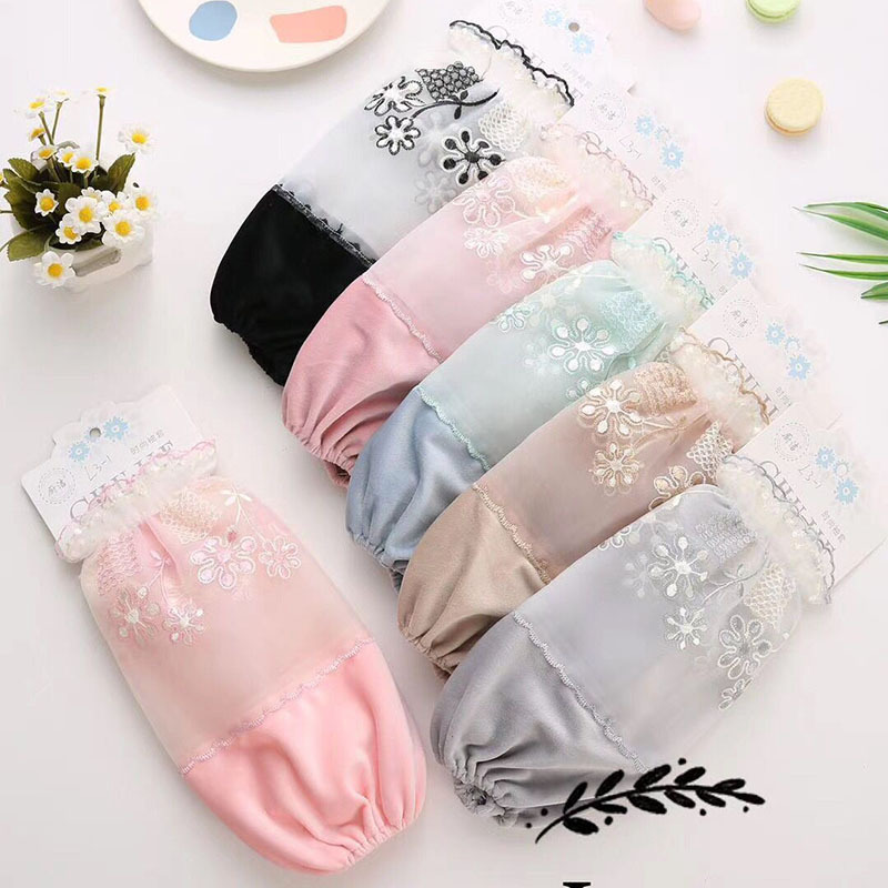 Milky white lace stitching snowflakes 2 pairs