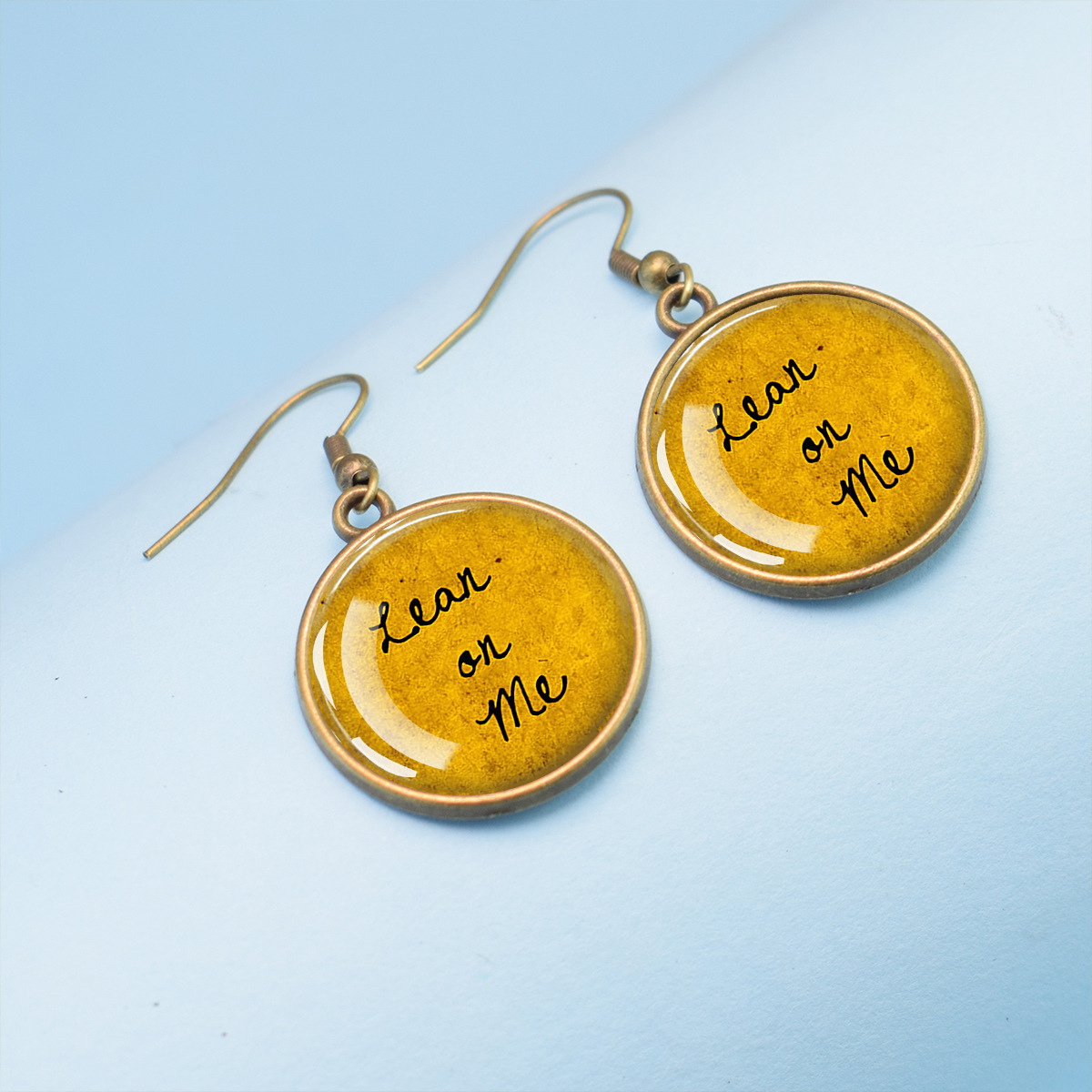 Personalidad Inglés Kiss me Pendientes de metal Novia Amor amonestación Joyas de amor Pendientes de gema de vidrio Transfronterizo