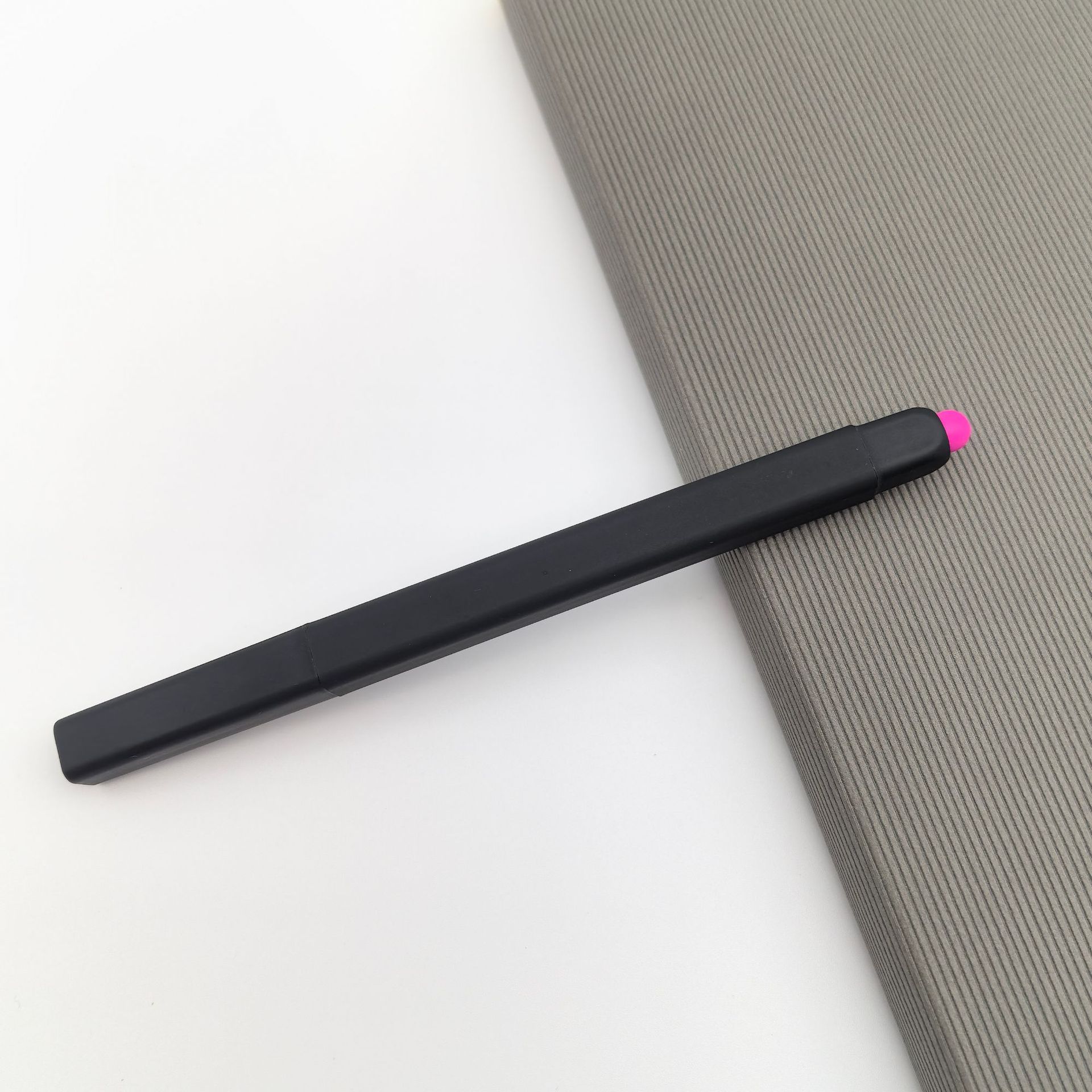 Comercio sin bolígrafo bolígrafo de plástico publicitario cuadrado lápiz táctil se puede personalizar color pulverización bolígrafo cuadrado al por mayor