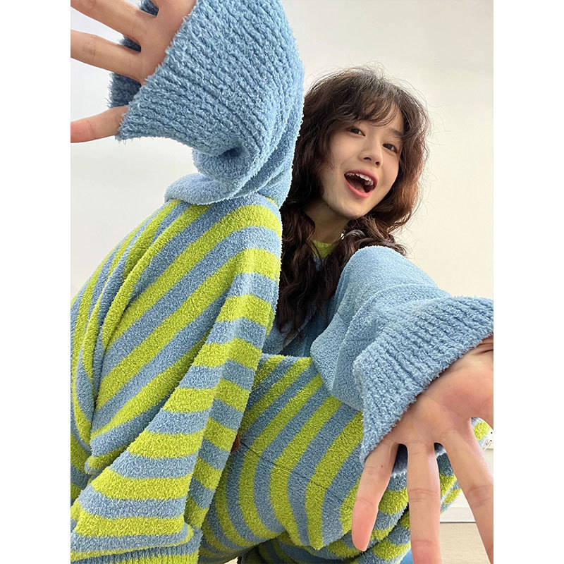 High-End Striped Half-Velvet Pajamas for Women, New Thickened Plush Knitted Loungewear Set for Autumn and Winter, Suitable for Wearing Outside