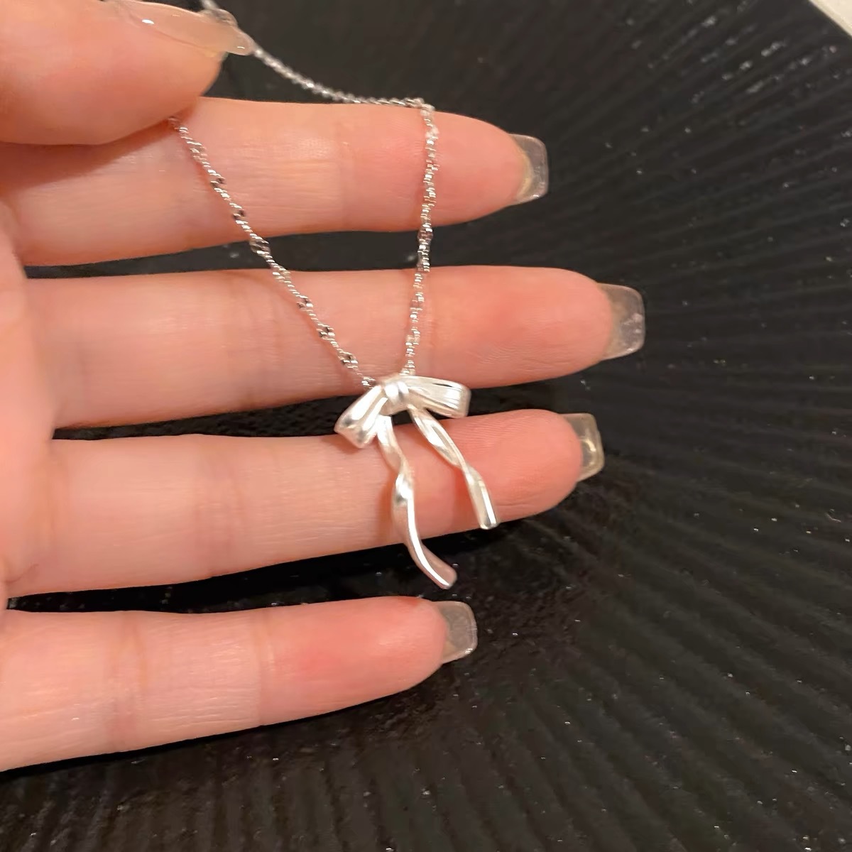 Matte Ribbon Bow Necklace Women's Summer Xiaozhong Light Luxury Sweet Girl's Collarbone Chain French Elegant 2024 New Style