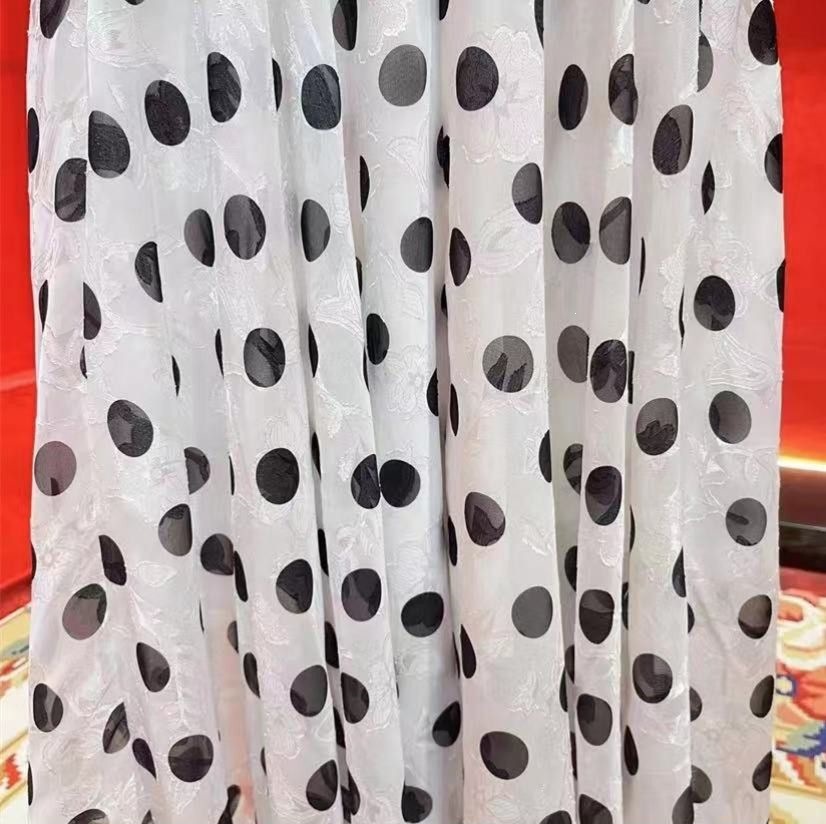 Đầm maxi nữ chấm bi trắng dáng dài thắt eo tay ngắn — Điểm sóng trắng chi tiết 8
