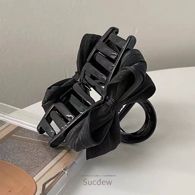 黒い蝶結びのクリップは高級感があります。|undefined