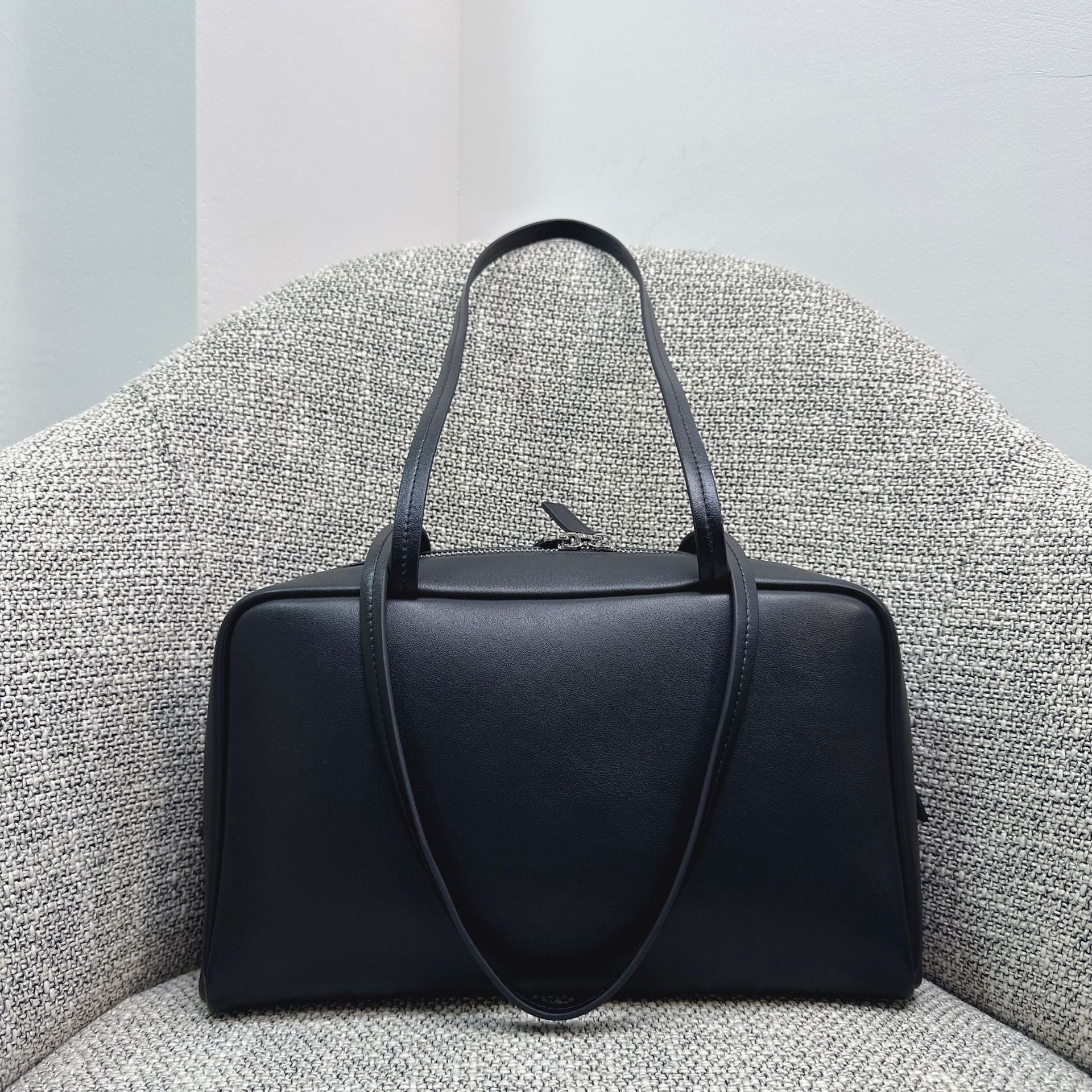 Top Grain Cowhide Astra Bowling Long Handbag TR Minimalist Pillow Bag Shoulder Underarm Commuter Bag for Women - Thumbnail 8