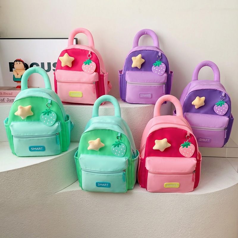 Cute jardín de infantes mochila infantil cariñosa pequeña mochila de fresas para niños y niñas nueva mochila infantil transfronteriza