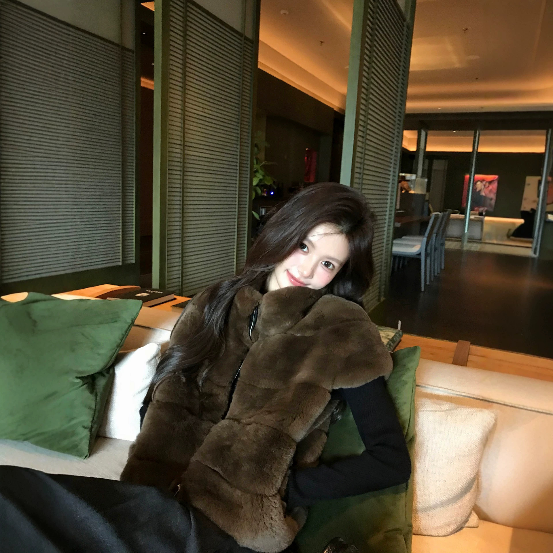 古早千金兔~秋冬新款显瘦坎肩獭兔毛拉链皮草马甲外套女立领短款