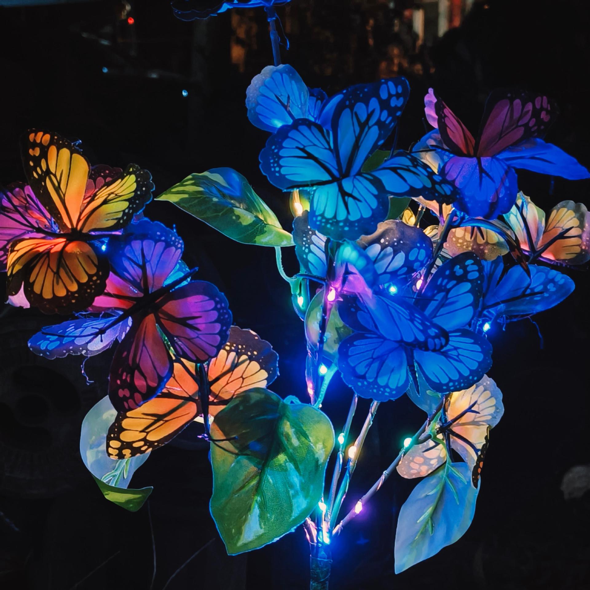 Decoración de la atmósfera de vacaciones girasoles, césped al aire libre, césped de trigo, jardín, lámpara de flores, estilo de enchufe