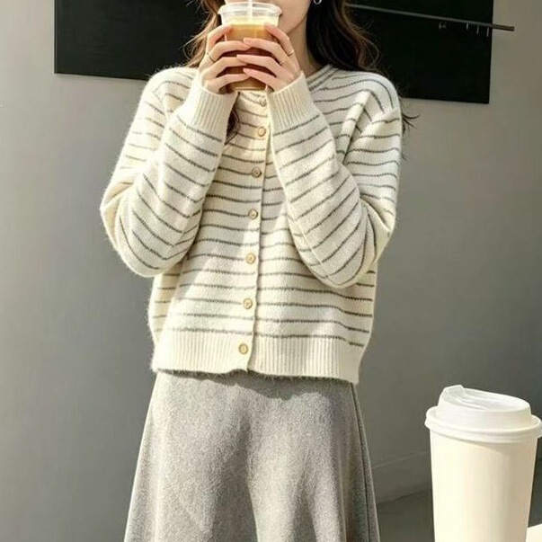 Early spring outfit: casual Korean-style retro striped knit sweater top for women, new spring and autumn outerwear cardigan Early spring outfit: casual Korean-style retro striped knit sweater top for women, new spring and autumn outerwear cardigan