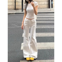 白いギャルの低い腰の小さいラッパのジーパンの女性の夏の新型のデザイン感があります。