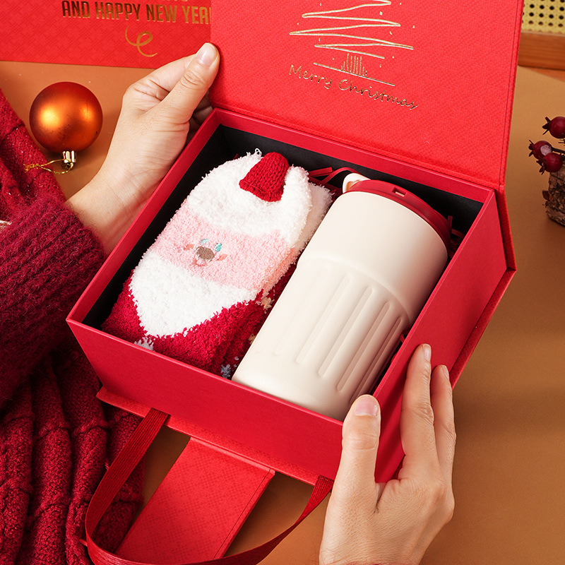 2025 en stock caja de regalo de mano festiva roja Nochebuena de manzana taza bufandas caja de regalo caja de estampado image 5