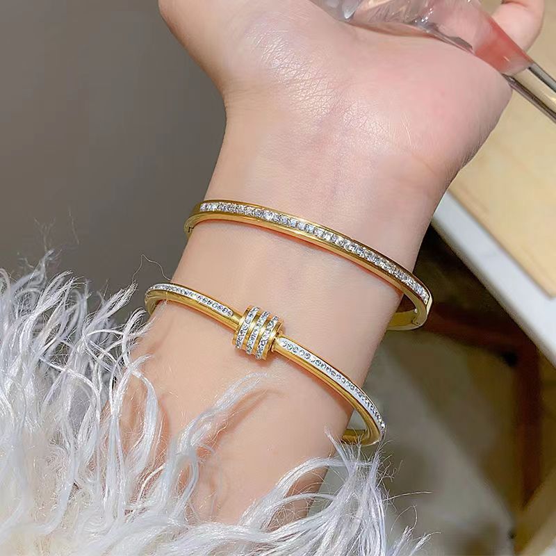 Pulsera de circonita de oro rosa, lujo ligero, nicho, acero de titanio de todo fósforo, anillo de sentido de alta calidad, pulsera de gypsophila, joyería de mujer