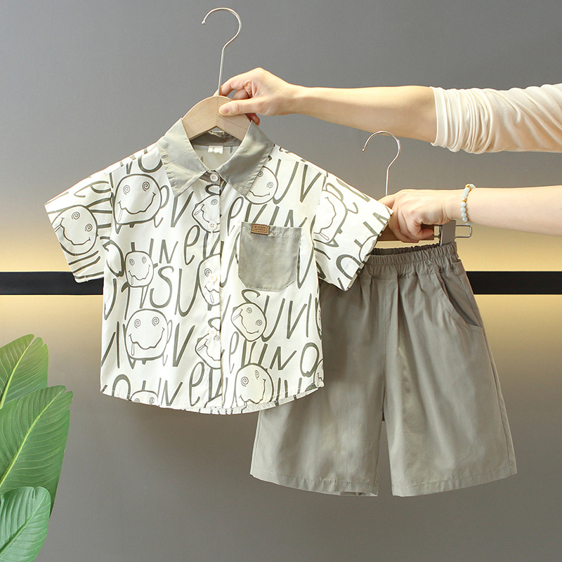 7869 Traje de verano para niños 2025 Nuevo estilo hermoso Camisa de verano para niños de tres piezas de manga corta para niños