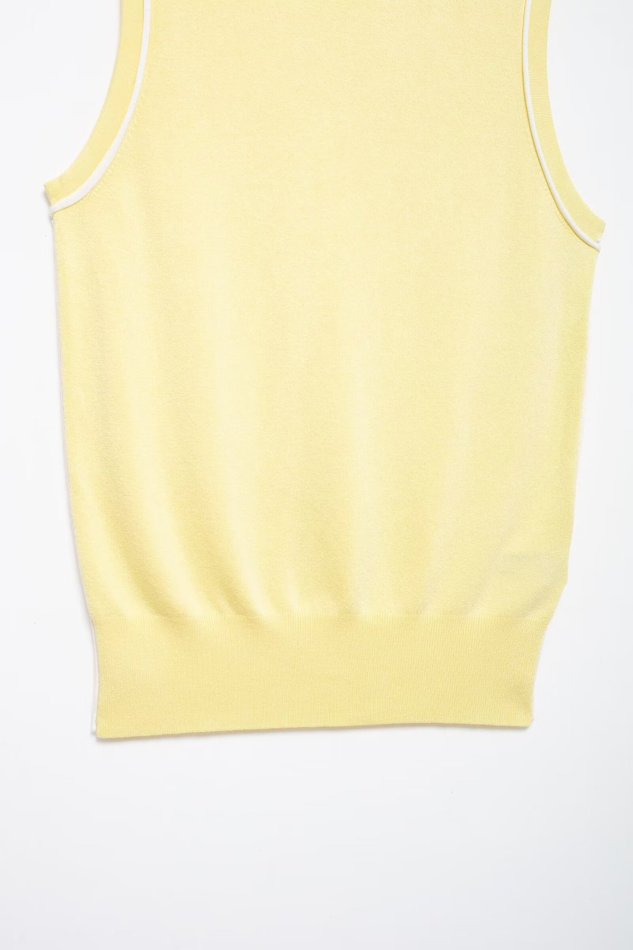 Vêtements pour cheveux extérieurs 2024 été nouvel article haut à aiguille plate à bordure de couleur contrastante pour femmes_voghion.com