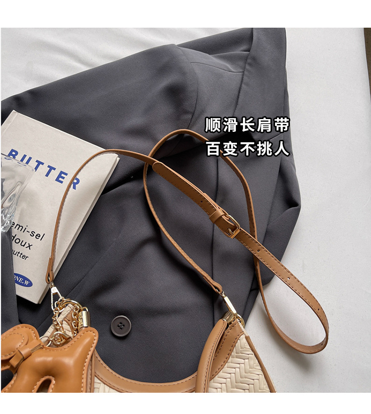This is a new, trendy and fashionable, simple and retro commuting bag for women in 2025, featuring a soft leather bag with a high-quality texture Specification drawing