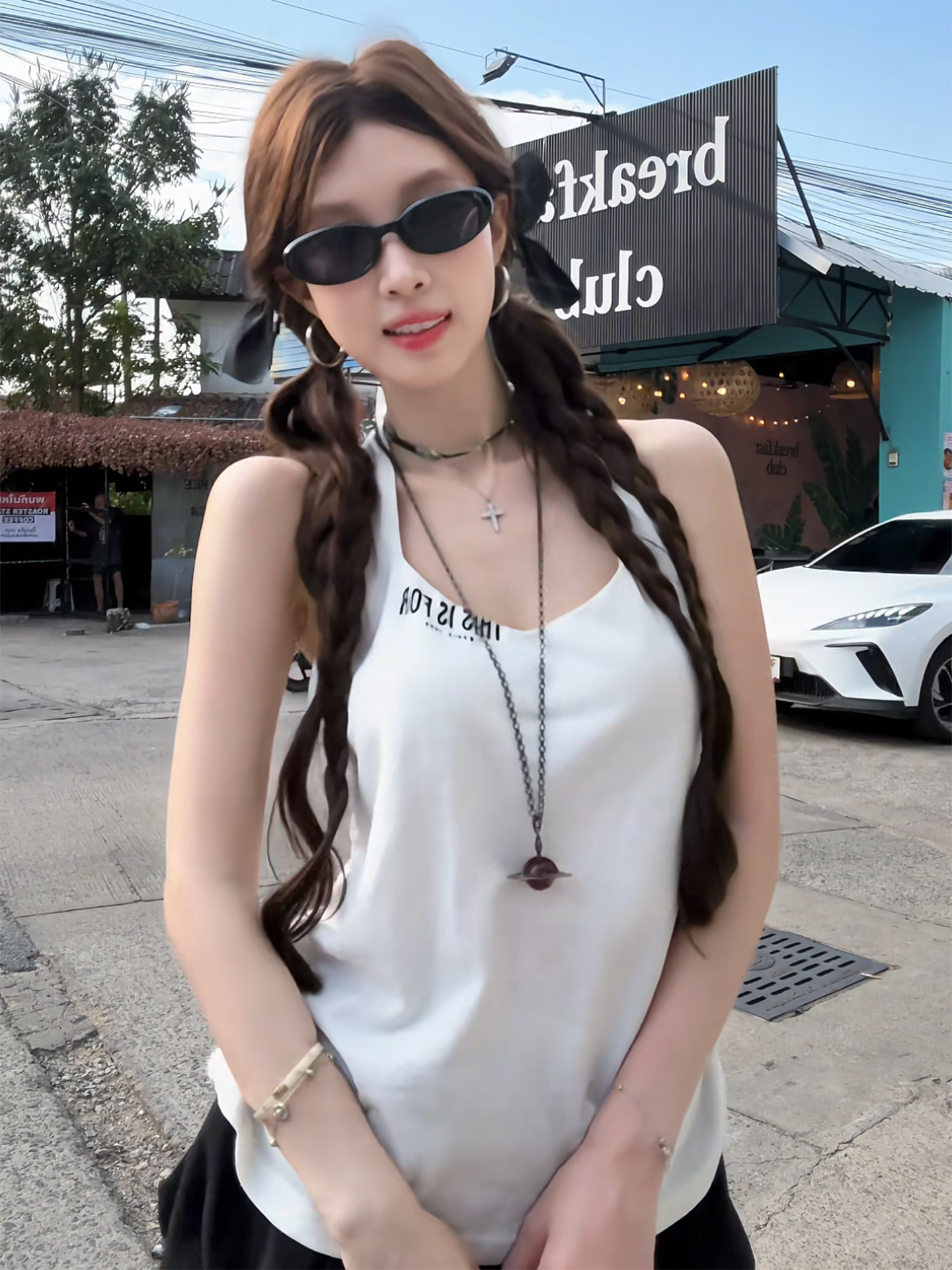 Korean Style Hot Girl Style White Waist-Cinching Halter Neck Tank Top for Women, New Summer Fashion, Niche High-End Design Sleeveless Top