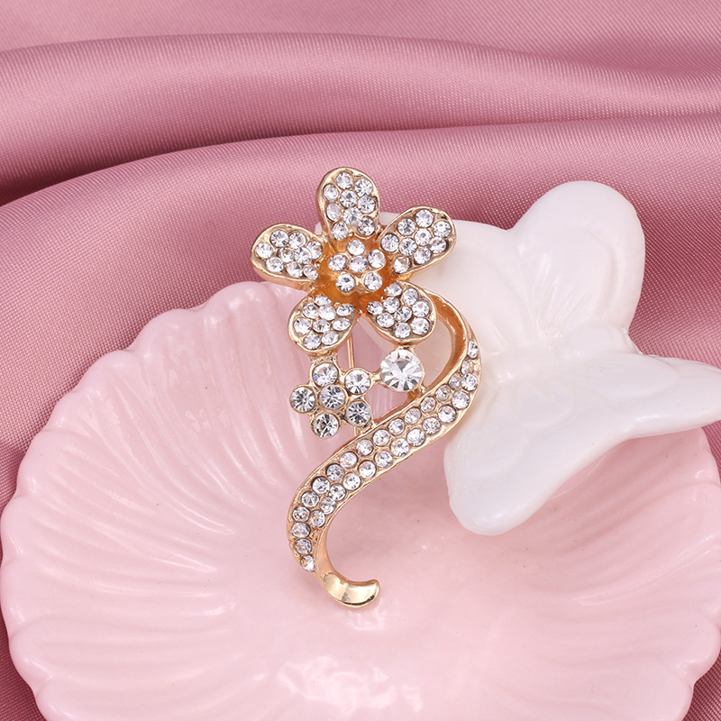 특별 통관 활 브로치 일본 패션 창조적 인 CORSAGE 핀 진주 모조 다이아몬드 성격 틈새 액세서리