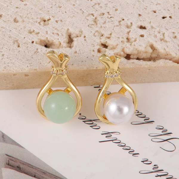 2025 New Manufacturer's Pearl Pendant Wholesale, Light Luxury Niche Design Pendant, Popular Versatile Trendy Item for Women