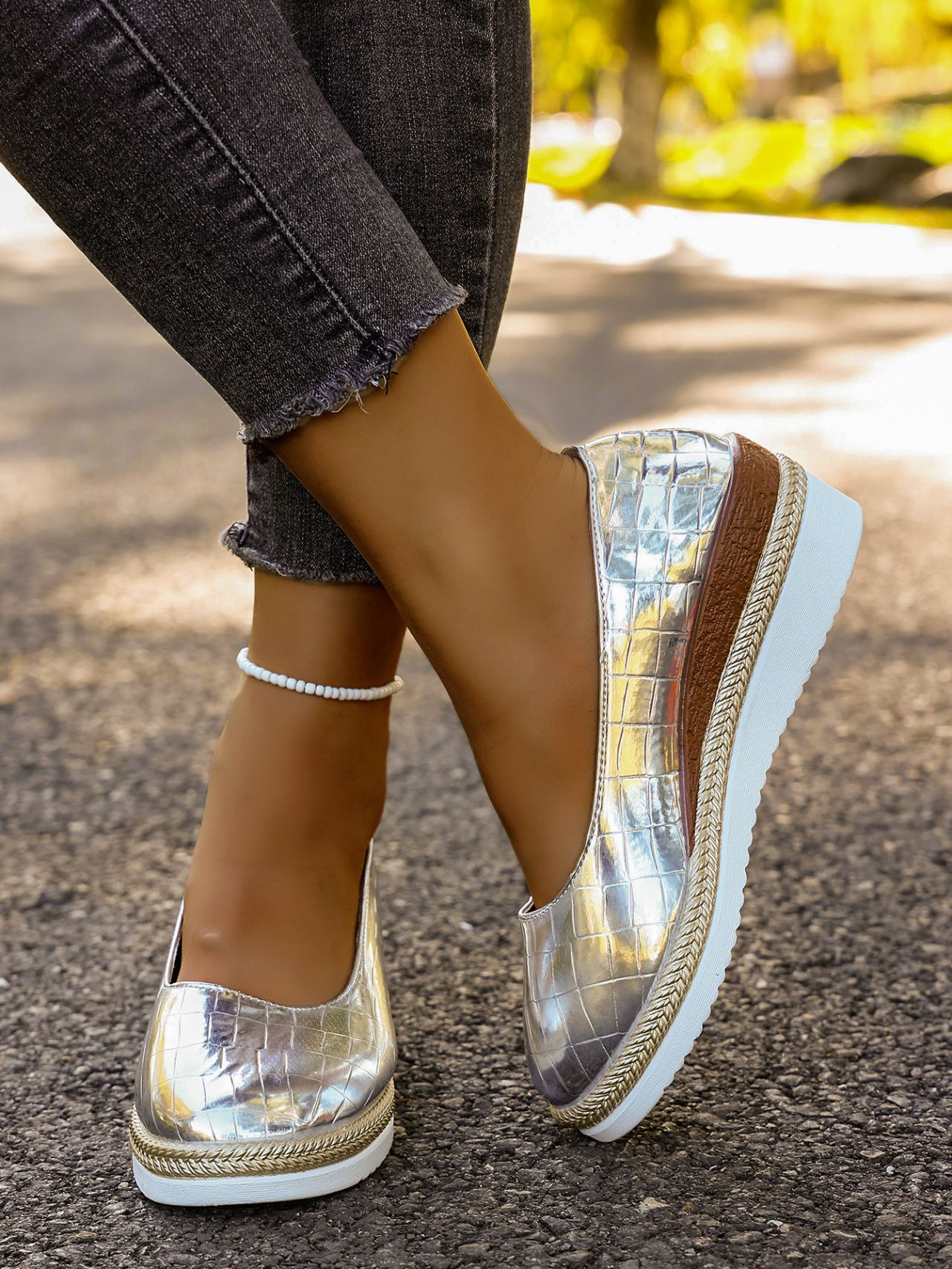 Damen Slipper Mit Plateausohle Und Rundem Zehenbereich Schwarz_voghion.com